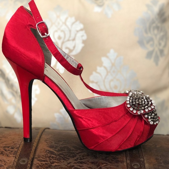 Qupid Red Platforms - Picture 2 of 2